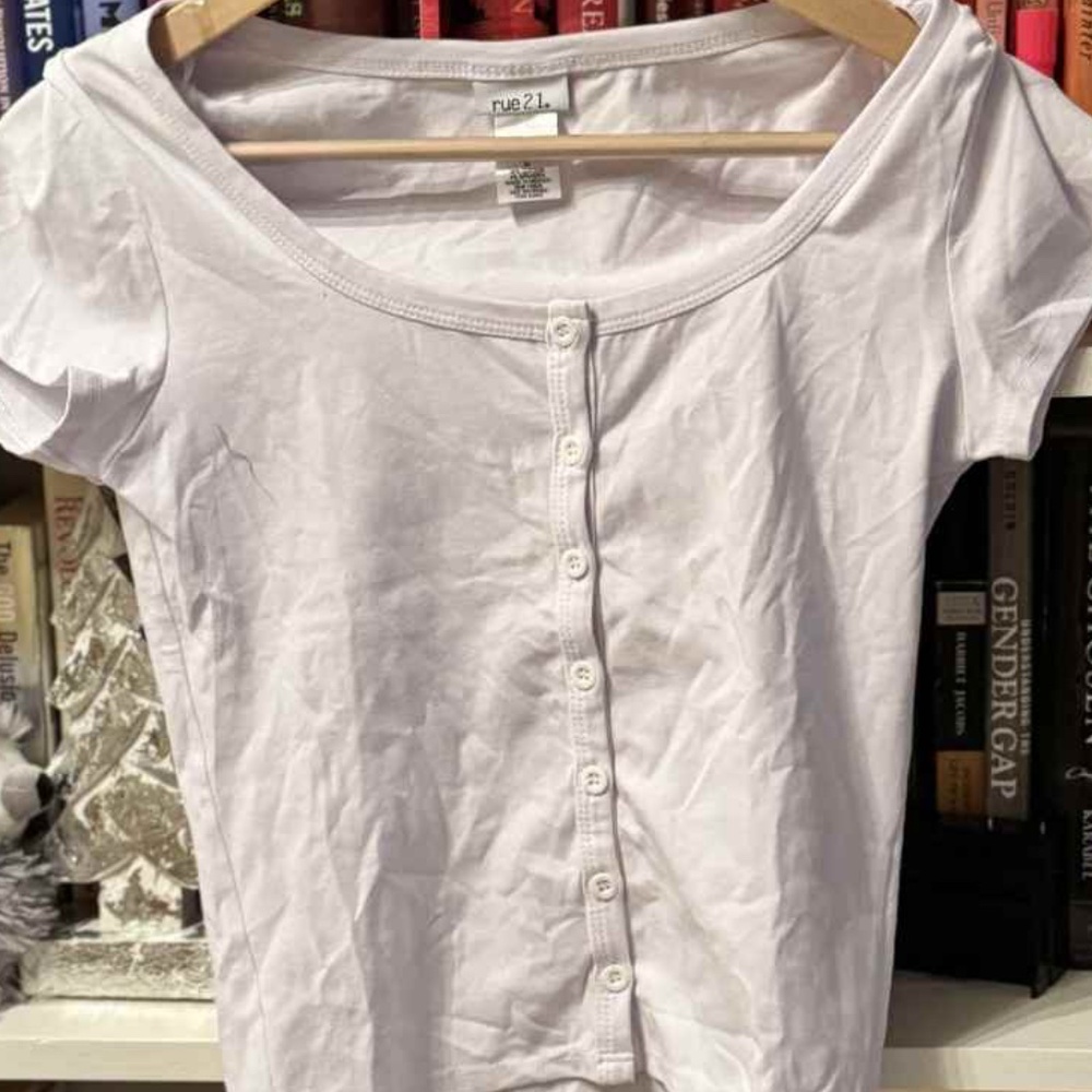 White buttons t-shirt new w/o tags